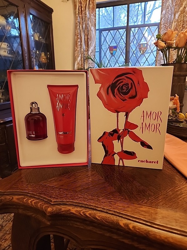 Amor Amor By Cacharel 3.4oz/100ml Eau De Toilette Spray 6.7oz/200ml Body Lotion