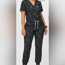 NWT FIGS x FREE DARK CAMO SCRUB SET