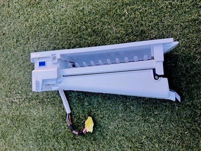 SAMSUNG Ref-tor Ice Maker Assembly DA97 - 15217A DA97-15217D From M# RF25HMEDBSR
