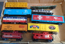 10 VINTAGE HO SCALE FREIGHT CARSFOR PARTS OR REPAIR LOT C