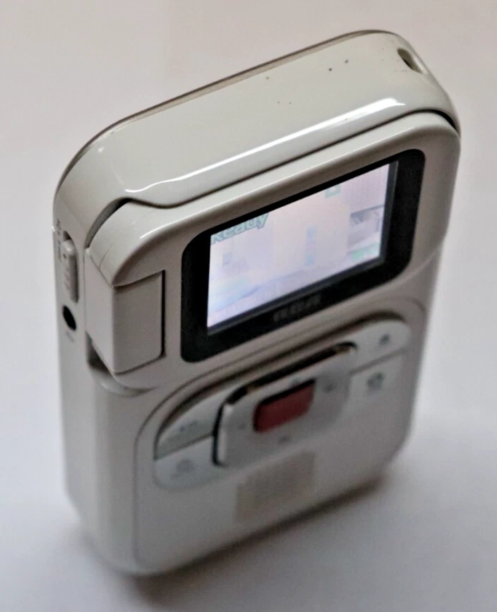 RCA SMALL WONDER -EZ205-A - CAMCORDER -WHITE -USED - Image 2 of 4