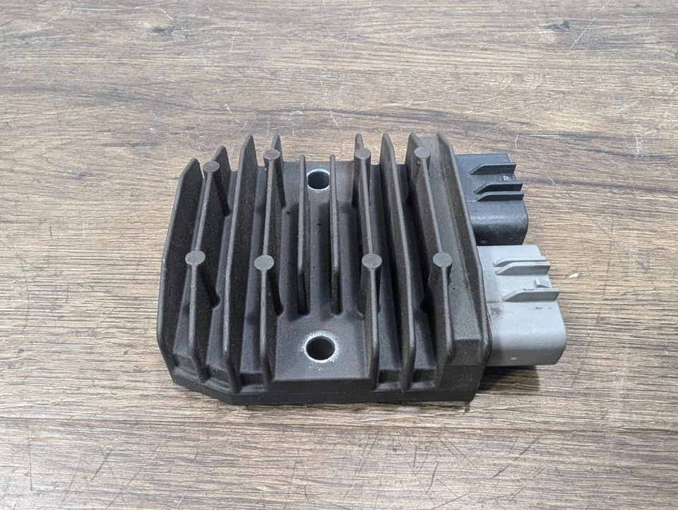 2005 KAWASAKI NINJA ZX10R ZX1000 OEM RECTIFIER VOLTAGE REGULATOR - 21066-0771 - Image 4 of 4