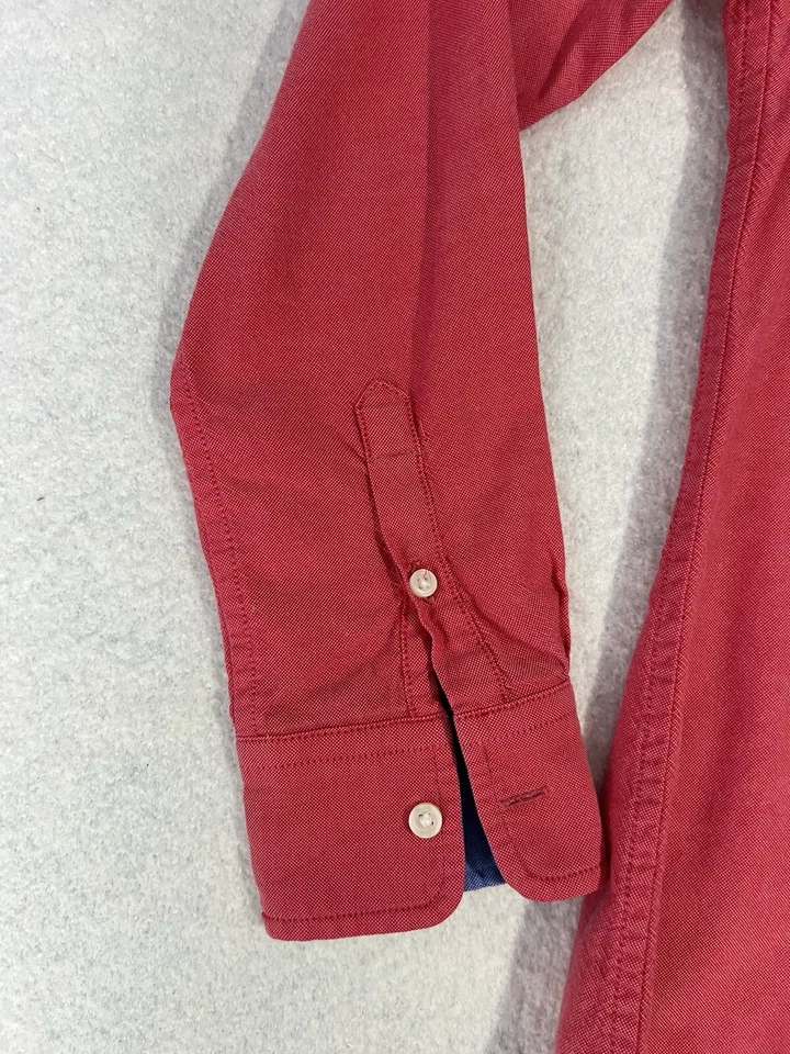 Camisa Oxford Banana Republic Para Hombres Pequeña Manga Larga Con Botones Roja Foto 3 de 4