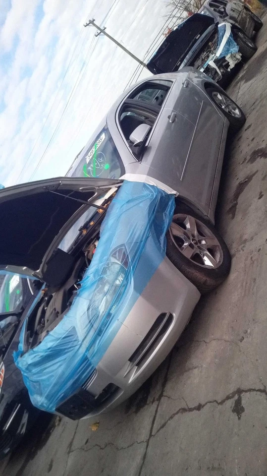 2010 Chevrolet Malibu Left Front Door Silver Light Scratch 84K Miles - Изображение 4 из 4