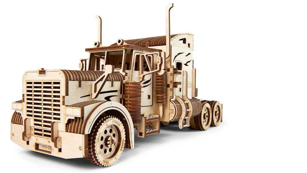 Holzmodell Mechanisches Holzmodell LKW-Zugmaschine Heavy Boy VM-03 UGEARS