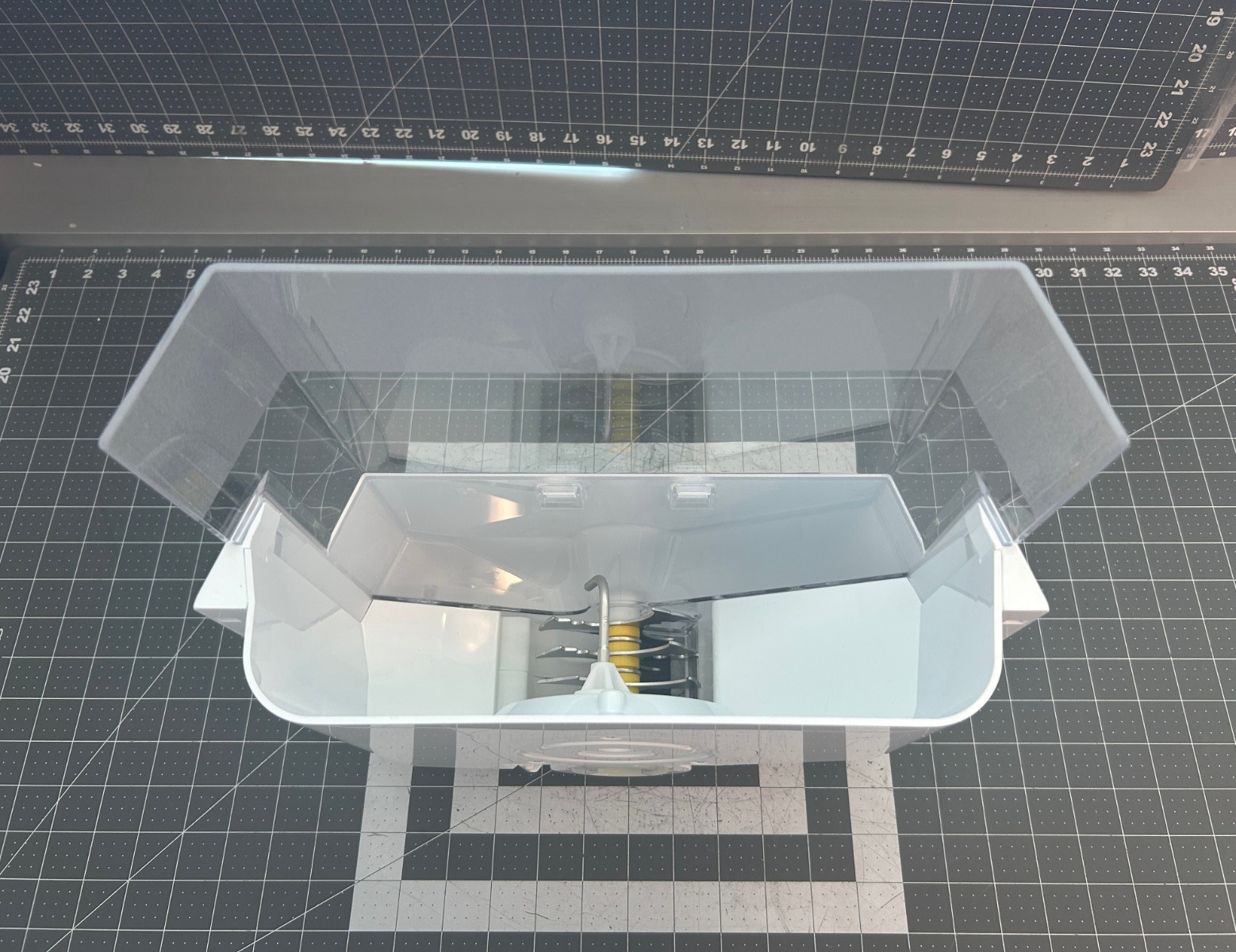 NEW LG Refrigerator Ice Bin Assembly P# AKC73250105