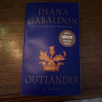 Outlander - Paperback By Diana Gabaldon  ( GREAT CONDITION! )