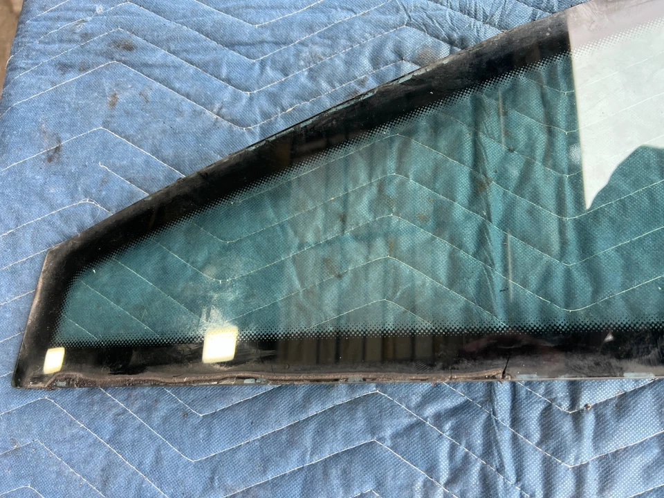 Volvo 740 940 1989-1995 sedán pasajero R cuarto de ventana trasero con moldura OE #3700EM Foto 3 de 4