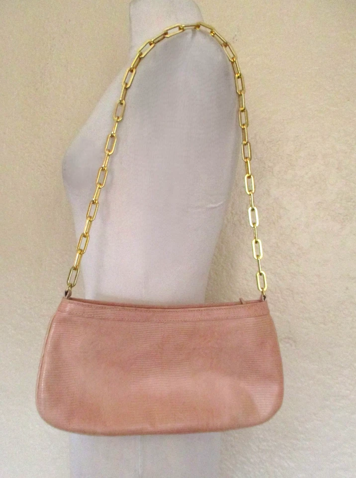 Cartera de Colección Y2K Saks Fifth Avenue Cartera de Cuero Rosa Polvoriento en Relieve Cadena Dorada Foto 3 de 4