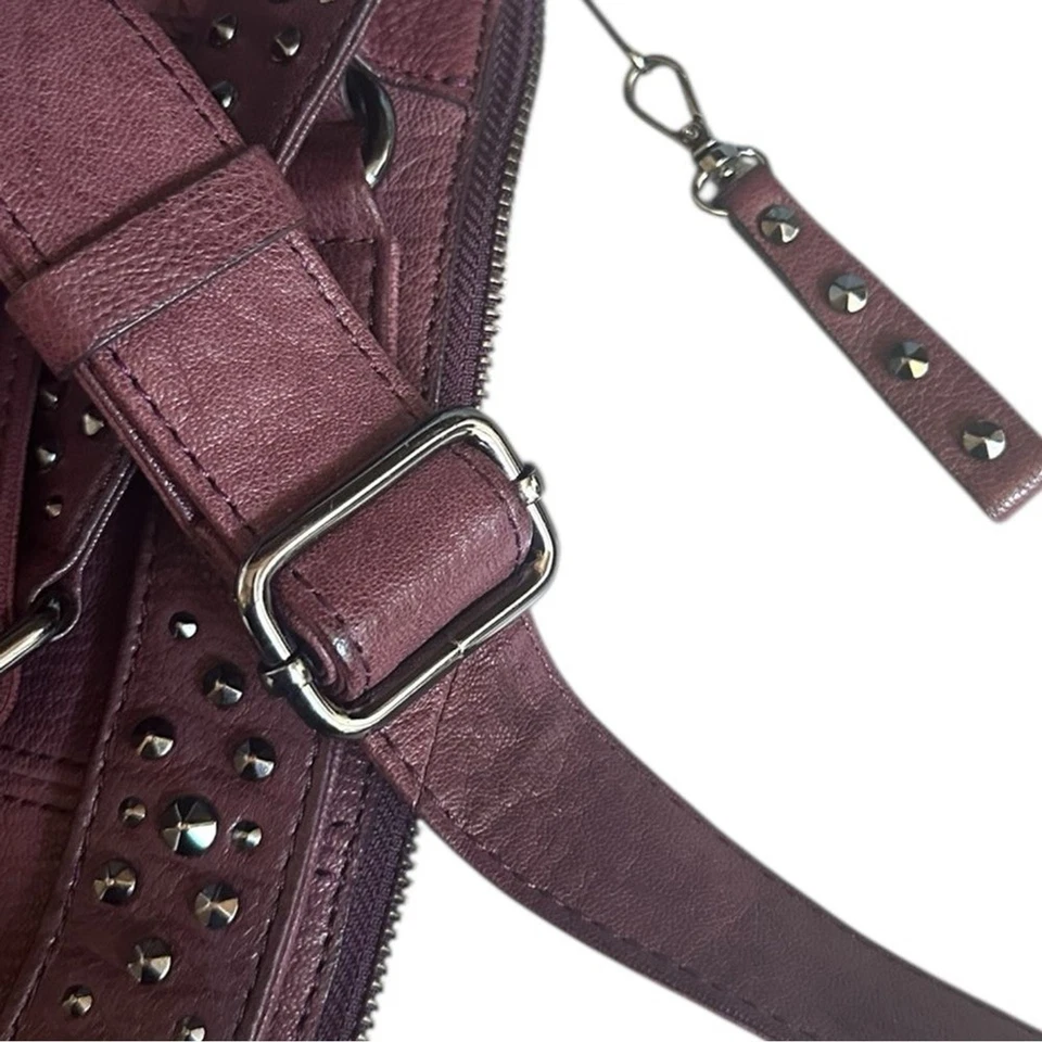 Bolso de Hombro Hobo Banana Republic Talla Grande Borgoña Cuero de Cabra Tachonado Foto 4 de 4