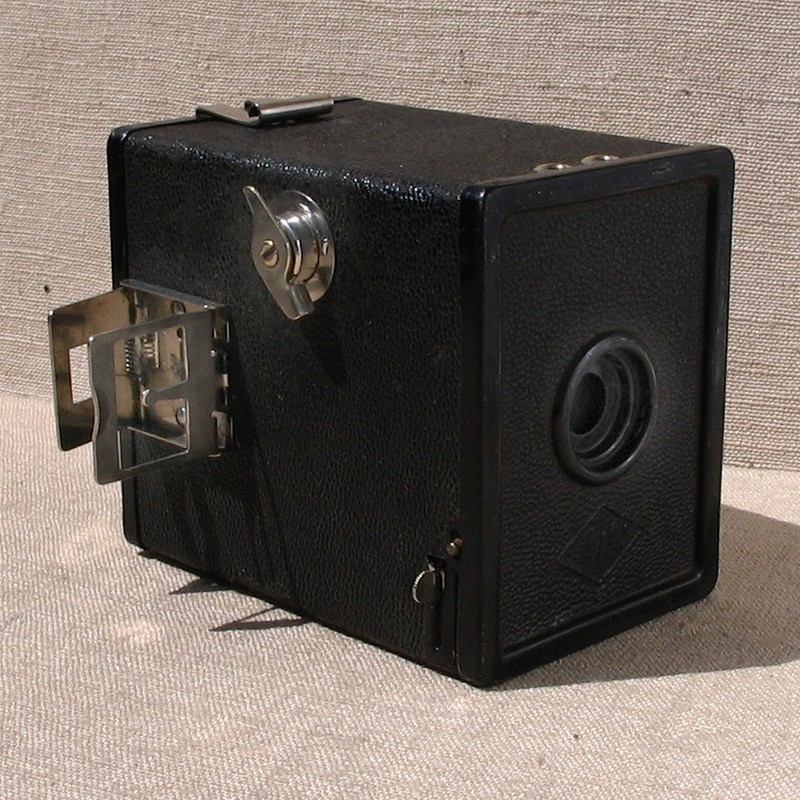 Vintage 1941 Agfa Cadet A - 8 Flash box camera