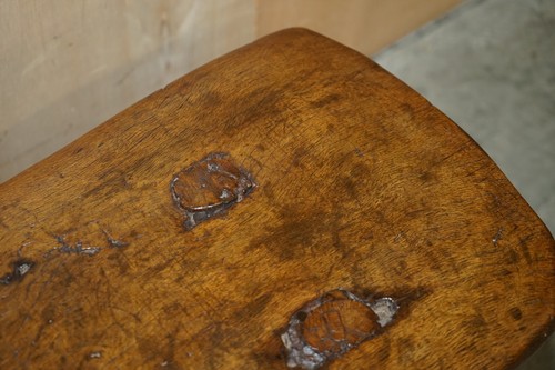 PRIMITIVE ANTIQUE 1740 SPANISH 18TH CENTURY THREE LEGGED BENCH OR COFFEE TABLE - Picture 13 of 20