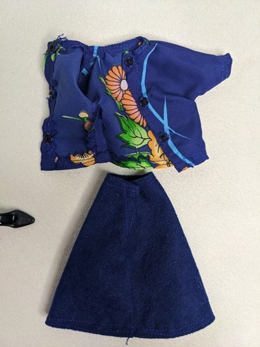 3 Handmade 1/6th Scale Barbie Sized Outfits With Accessories - Picture 4 of 10