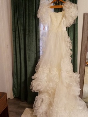  Ruffles Galore Vintage Bridal Wedding Dress Long Train Veil Stunning Princess
