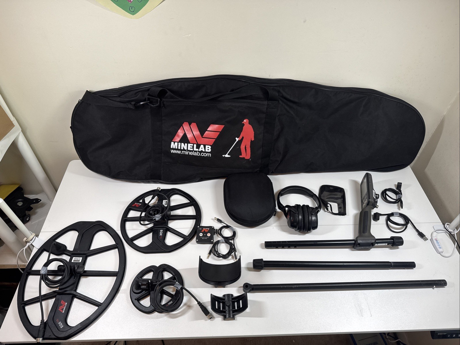 Minelab Equinox 800 Metal Detector Bundle with 11”, 15”, & 6” Coils