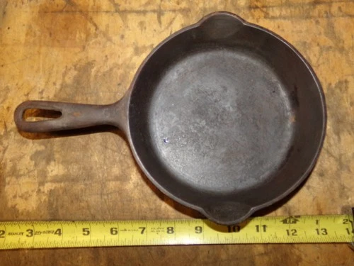 Griswold No.3 Small Block Cast Iron Skillet 709J