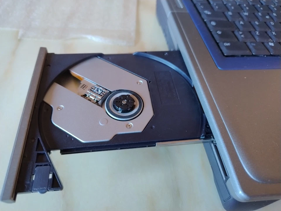 Dell Inspiron 9100 - Windows XP - Borsa originale in vera pelle - Immagine 4 di 4