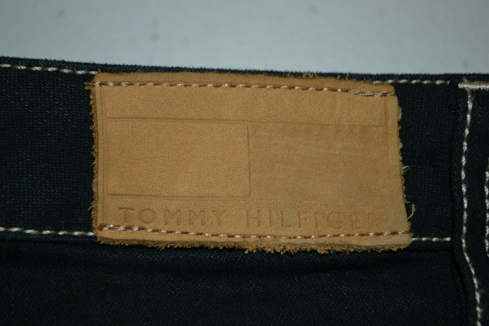 NWT Tommy Hilfiger Women's Stretch Cropped Black Denim Jeans Sz 6 thumbnail 3