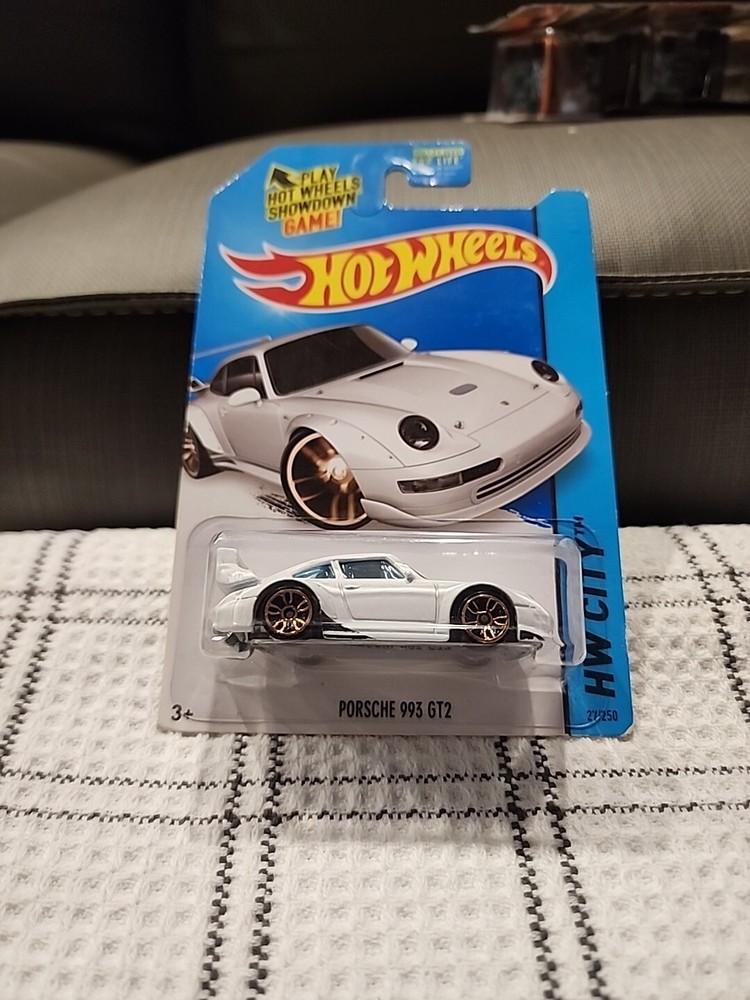 Hot Wheels 2014 HW City Porsche 993 GT2 White 27/250
