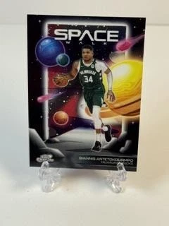 2025 Topps Cosmic Chrome Giannis Antetokounmpo Base (RAW)