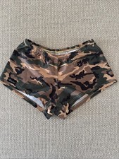 Derby Skinz Women  s Camo Green Shorts SMALL
