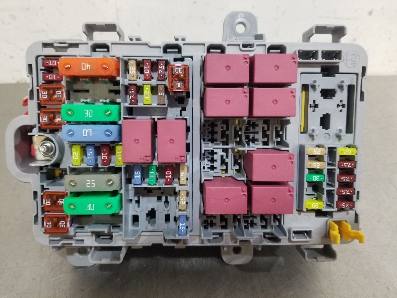 23 2023 MASERATI GRECALE CABIN FUSE BOX 