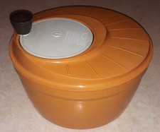 Essoreuse à salade orange en plastique vintage 1970
