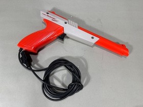 Vintage 1985 Nintendo NES-001 Video Game Console w/ Zapper + Max Controllers etc
