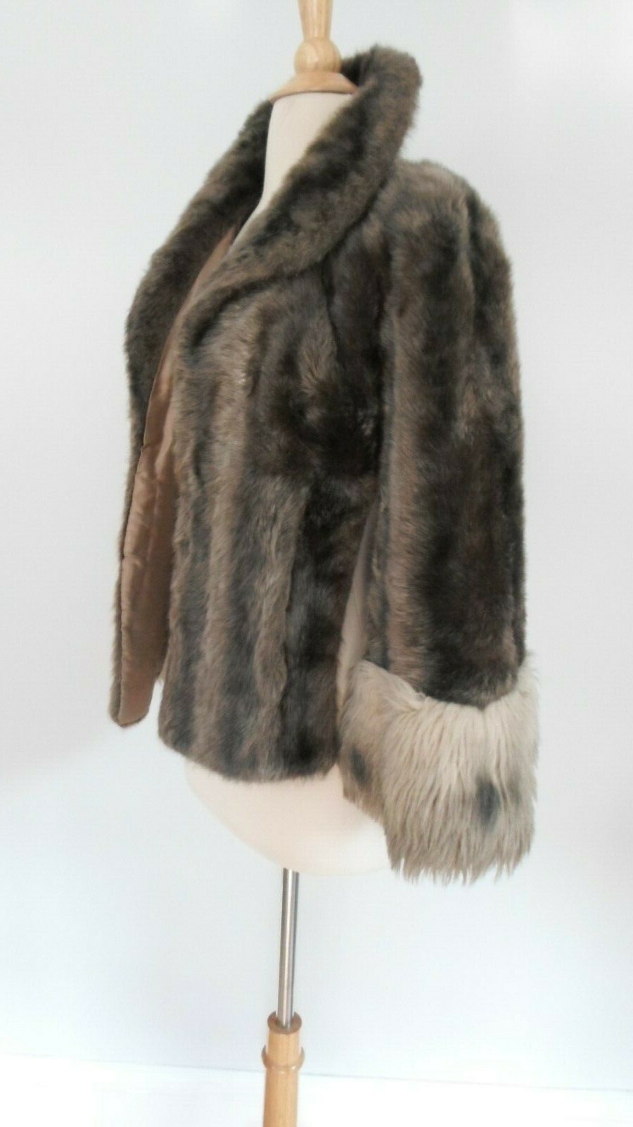 1960's Mod VINTAGE Faux Fur Cape Coat Jacket Shaggy F… Gem