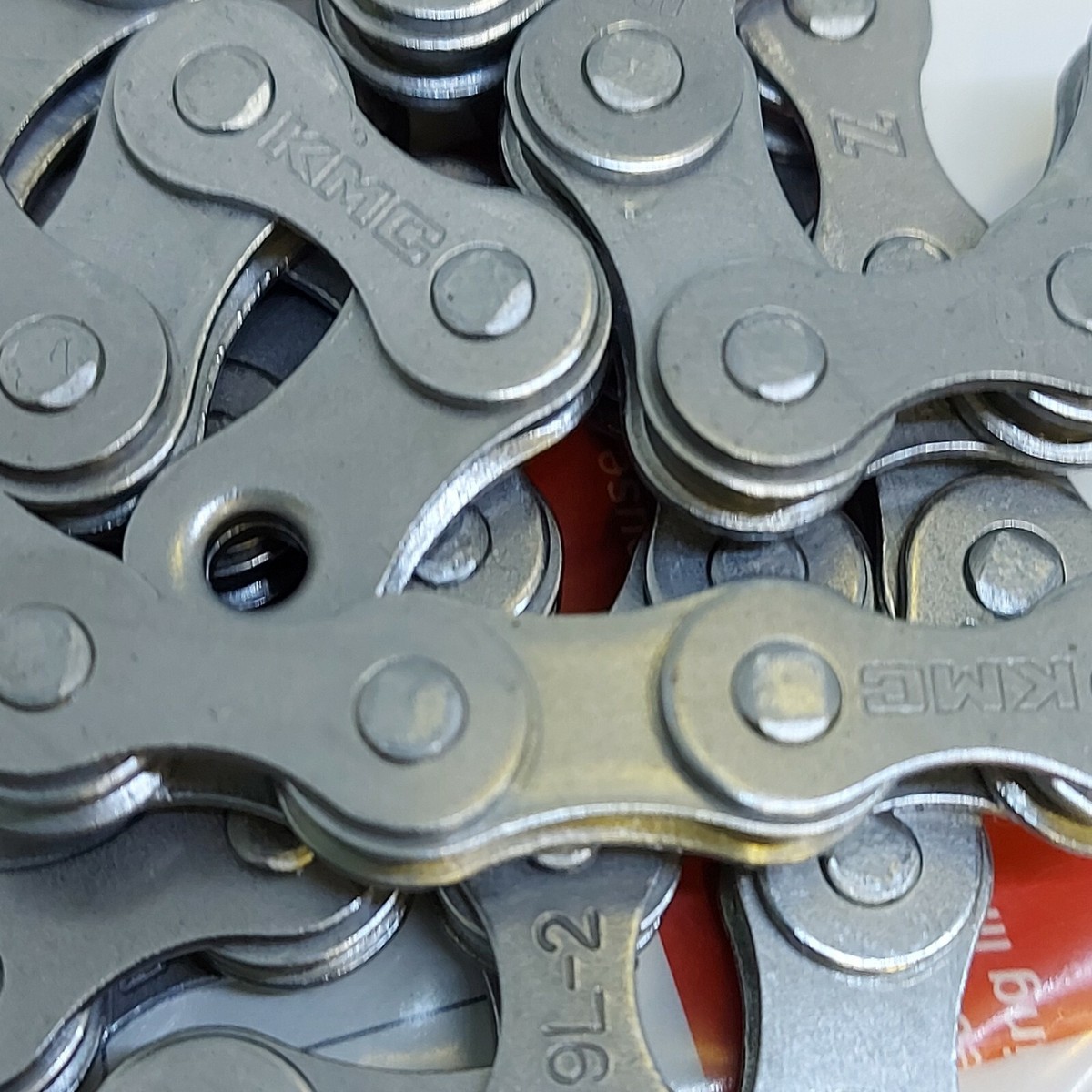 Chaîne Vélo KMC Z1 Large - 1/2" X 1/8" - 112 Maillons - Compatible BMX/Vélo Cité/Pignon Fixe