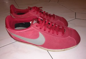 red nike cortez uk