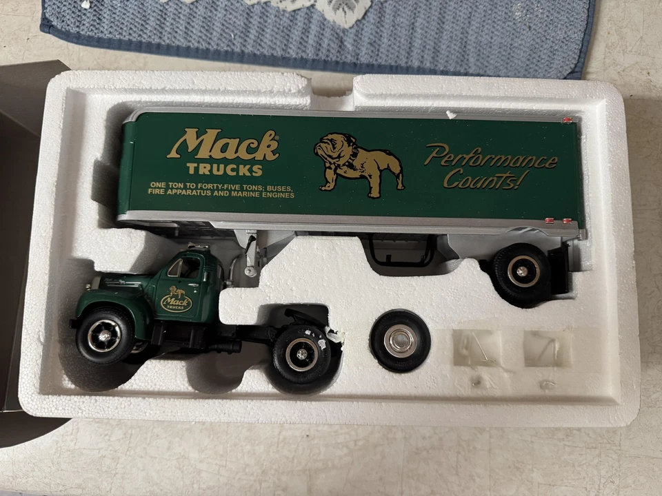 Remolque tractor Eastwood Automobilia 1960 Mack B-61 modelo de camión fundido a presión 1:34 Foto 2 de 4