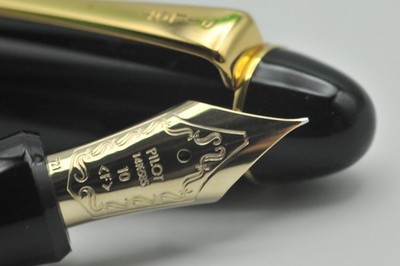 Vintage Pilot Custom 742 Fountain Pen 14K Fine Nib Black w/Converter Exc+ W11050