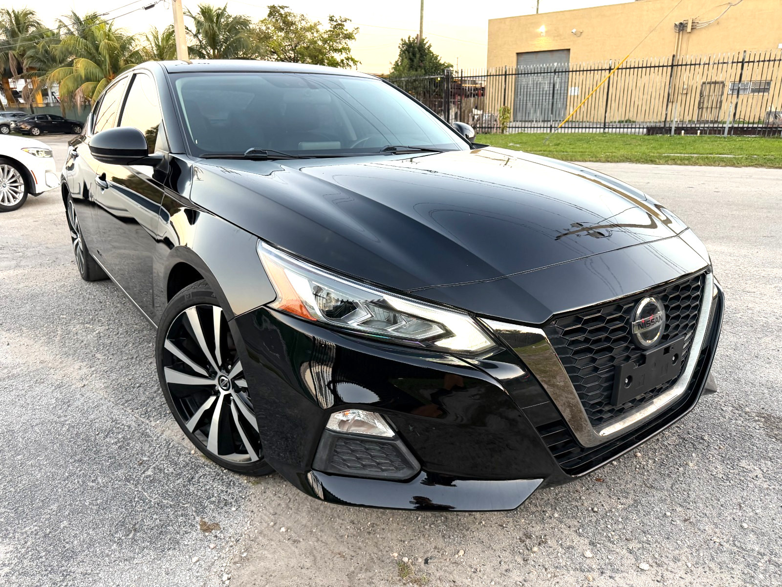 Nissan Altima - Image 2