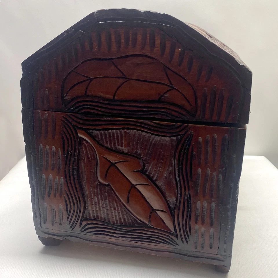 VTG Lg Wooden Hand Carved Barrel Top Storage Box Chest Hinged Lid w Lock & Key - Image 4 of 4