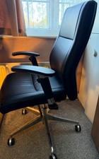 Executive office chair in good condition. Been used just a short time