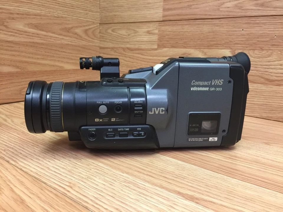 JVC GR-303U Camera - Recorder / Player with Case & Manual Bundle *FOR PARTS* - Image 2 of 4