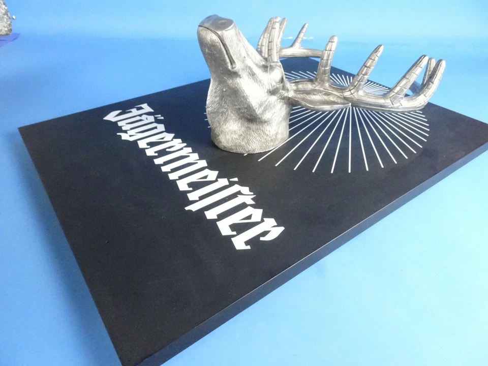 JAGERMEISTER SIGNO CIERVO 10 PUNTEROS BUCK PELTRE PESADO 24"X18" Foto 2 de 4