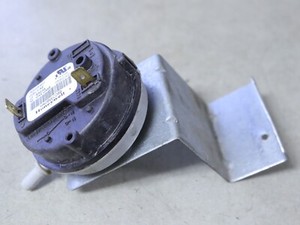 Carrier Bryant Honeywell HK06WC069 Furnace Air Pressure Switch IS20205-4021