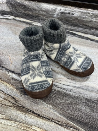 Lands End Children’s Slippers. Rubber Sole Size 11. Good Condition