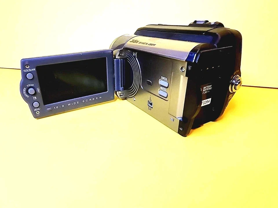 *100% UNTESTED* JVC GR-D850U DIGITAL VIDEO CAMERA CAMCORDER MINI DV 35X ZOOM CCD - Image 2 of 4