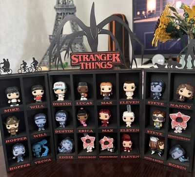 Stranger Things Sammelfiguren Regal/Display mit Fächern, 3 Ebenen, Schwarz/Rot