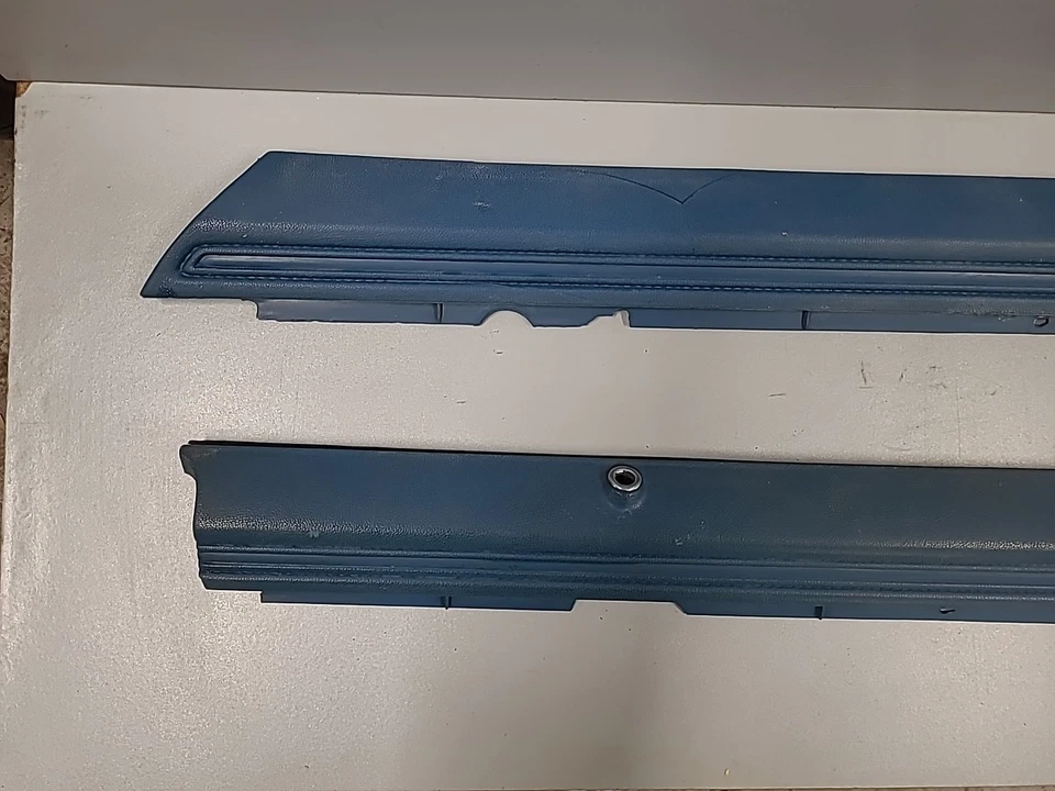 1973-76? Paneles interiores superiores para puertas Plymouth Duster Foto 2 de 4