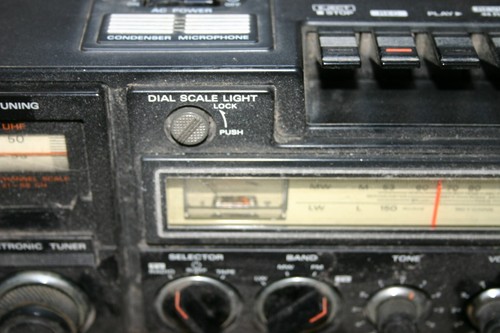Vintage Hitachi K-50L TV Radio Cassette Recorder With Monitor Vintage Tech PROP - Picture 3 of 13