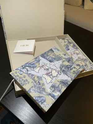 DIOR EXCLUSIVE NOTEBOOK & PENCILS AROUND THE WORLD MOTIF