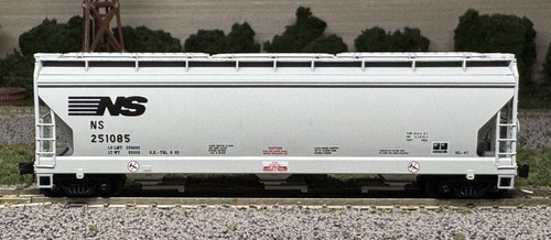 Spur N - MTL 94030 Norfolk Southern 3-Bay ACF Centerflow Hopper NS251085 N12202