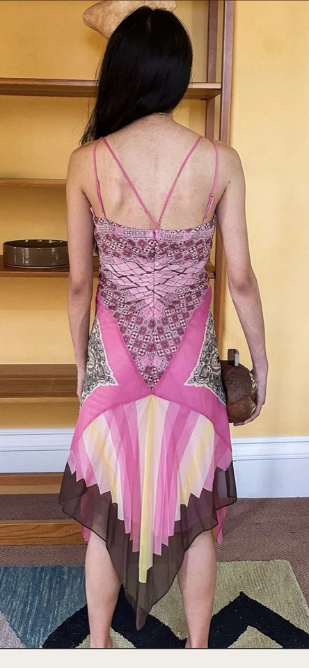 复古 Y2K BCBG Maxazria 粉红色围巾连衣裙丝绸雪纺波西米亚仙女镶嵌尺寸 2 — 第 4/4 张图片