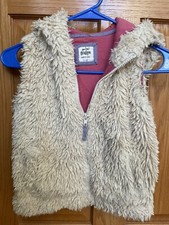 Mini Boden cream zip up hoodie vest size 5-6 Faux Fur