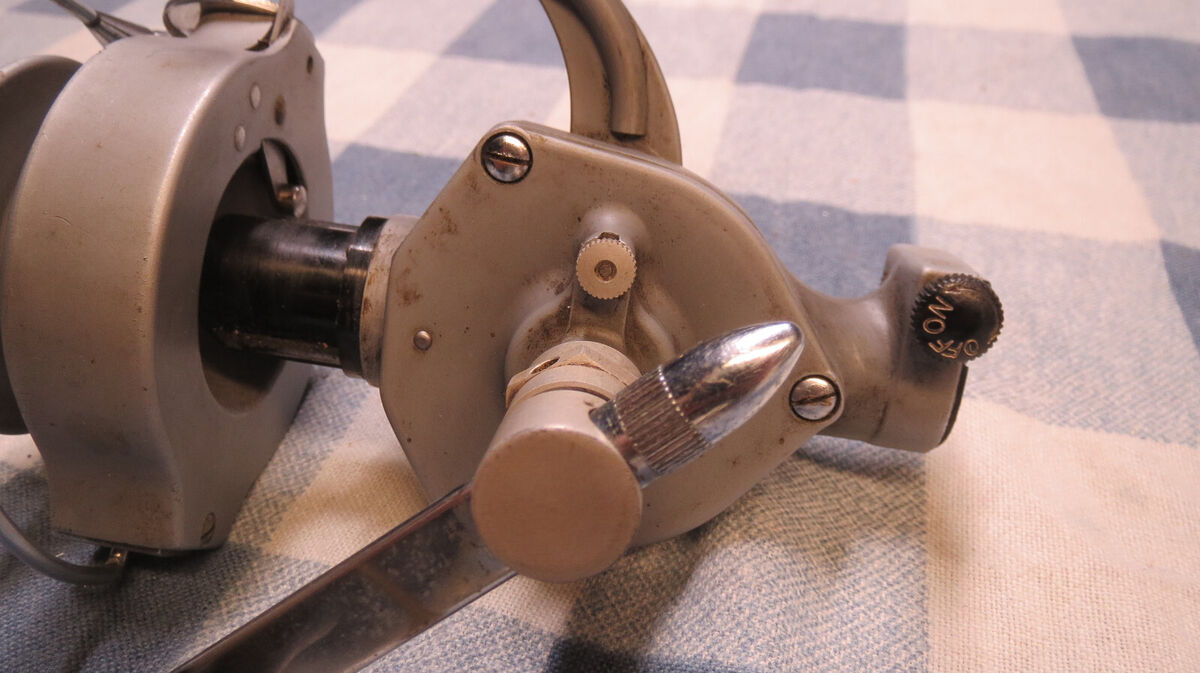 Vintage PFLUEGER Pelican #1020 Spinning Fishing Reel Akron Vintage PFLUEGER Pelican #1020 Spinning Fishing Reel Akron