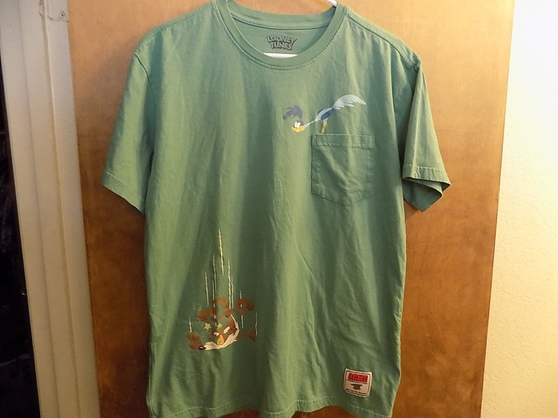 looney tunes t shirt medium
